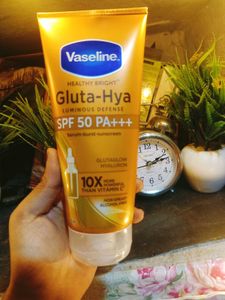 Vaseline Gluta Hya Sunscreen Combo