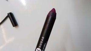 Sugar Crayon Lipstick with sharpner