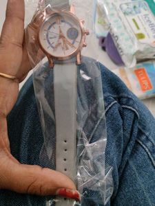 Stylish Women&#39;s Watch Grey Color