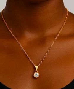 Elegant Gold Pendant Necklace