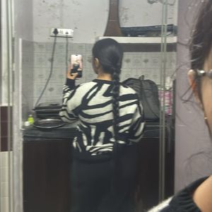 Zebra Print Pullover Sweater   M