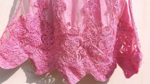🌷 pretty Pink Lace Top🌷