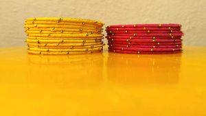 Beautiful And Good Looking Sil Thread Bangles💛🩷
