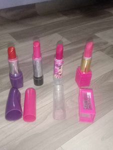 Set Of 4 Lipsticks With Red Lipliner