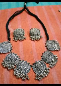 Lotus Design Necklace Set