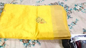 With Blouse Sahit Saree