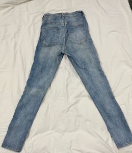Light Wash High-Waisted Jeans