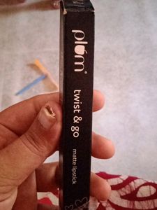 Plum Twist & Go Matt Lipstick 131 The Rose One