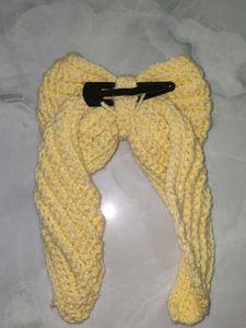 HOMEMADE crochet bow hair clip