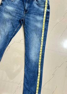 Toned Distressed Pantaloons Blue Jeans