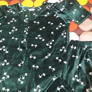 Velvet Set Sasta Or Achha
