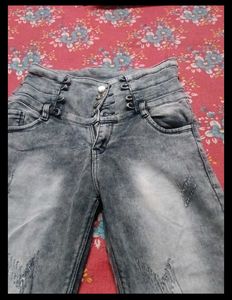 Stylish High-Waisted Denim Jeans