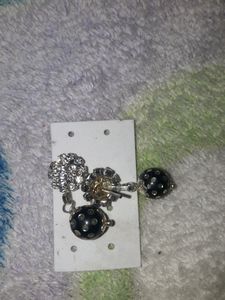 black golden studa for womenn with diamonds