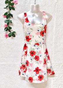 Size Extra Small H&M Floral Skater Dress🎉Offer🎉