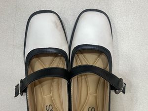 Cute White &amp; Black Mary Jane flats