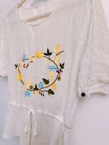 VINTAGE Floral Embroidered Top