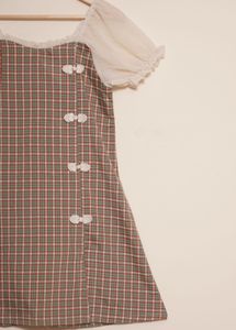 Korean-inspired short dress with back chain closur