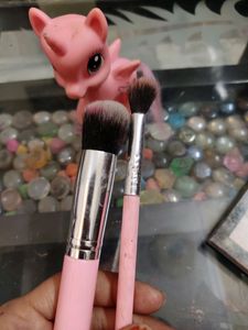 Eyeshadows Kit with 2 brushes