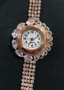 Elegant Rhinestone Watch in Rosegold Hues