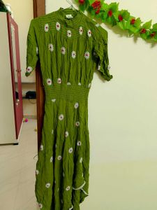 🟩💚Mehandi Green Stylish Beautiful Long Top