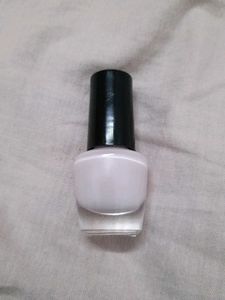 Ellen Tracy Nail Polish