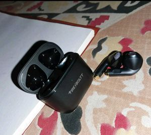 Fire 🔥 Boltt buds