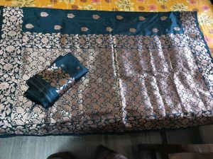 Elegant Green Banarasi Saree( unstitched blouse)
