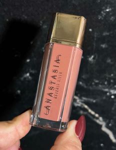 Anastasia Beverly Hills Velvet Lipstick:-Crush