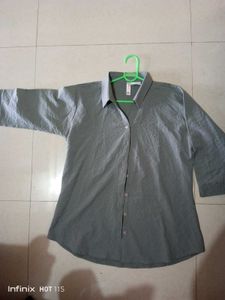 Gray 3/4 Sleeve Button-Down Top