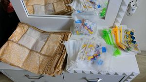 25 Uniform pouches, 6 Clothes storage cove