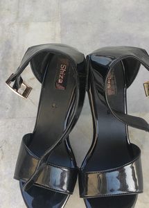 Balck Heels!!!!Must Grab
