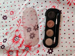 Miss Claire Eyeshadow palette
