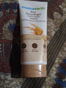 mamaearth rice dewy bright face wash for glass ski