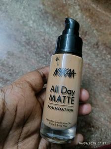 NYKAA All Day Matte Foundation