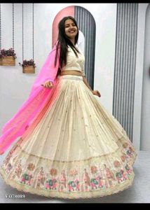 Off White Lehnga With Pink Dupatta