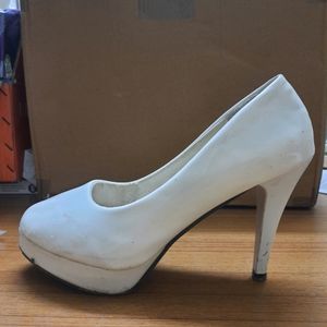 Ariana Grande White High Pumps 5 Inch  ( High Heels) Only Effect Is That The Sole Is A Little Coloured Other Than That No Defect