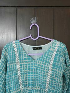 Cropped Blue Patterned Top