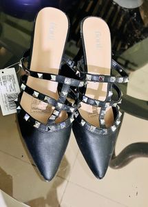 Eye catching Studded Black Pointed Mules