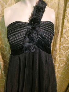Chic Black One-Shoulder Dress