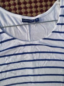 Sleeveless T-shirt