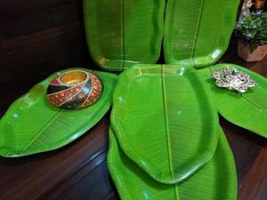 🆕️ Banana Leaf Shape Snacks Plates - Medium Size