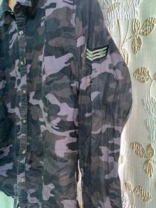 CLASSIC Button-Down Shirt