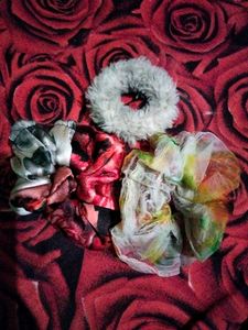 2 Scrunchies