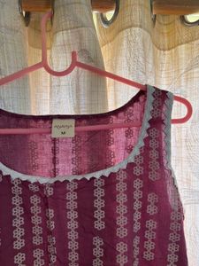 Mauve &amp; White Sleeveless Kurta