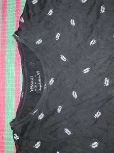 Cute Black Leaf Print Tee