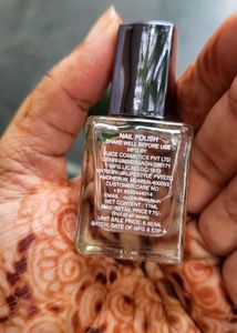 Nail Polish Set ( 1 Free )