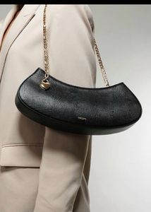 Thesto Classic Black Shoulder Bag