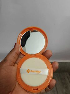Derma Co Sunscreen Compact
