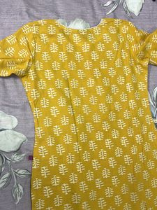 Kurta Set - GoSriki from Myntra