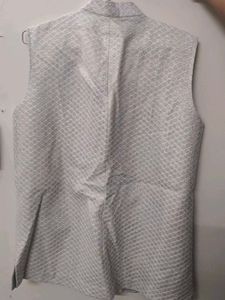 Elegant Sleeveless Silver Glittering Waistcoat